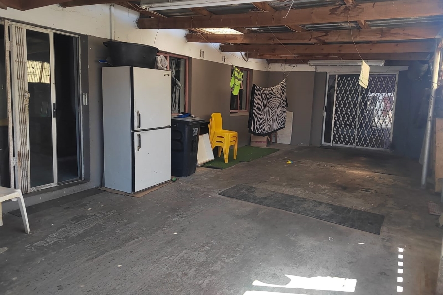 5 Bedroom Property for Sale in Lentegeur Western Cape